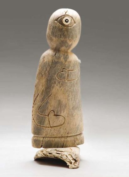 ASHEVAK, Karoo (1940-1974) Personne à un oeil Os et ivoire Figure with one eye Bone...