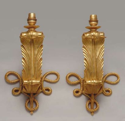 LELEU, Jules (1883-1961) Paire d'appliques par Jules Leleu en bronze ciselé et doré,...