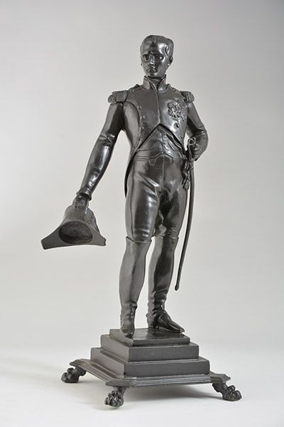 CECIANI Adrian (1838-1886) Napoléon tenant chapeau et épée Bronze sur base à pied...