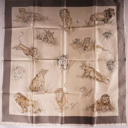 BUCOL Foulard en 100% soie imprimée à décor de lions en velours