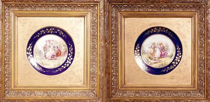 Limoges-Angelica Kauffmann Paire d'assiettes décoratives en porcelaine de Limoges...