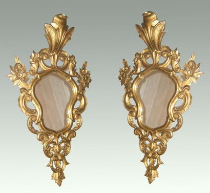 Paire de miroirs Rococo en bois sculpté et...