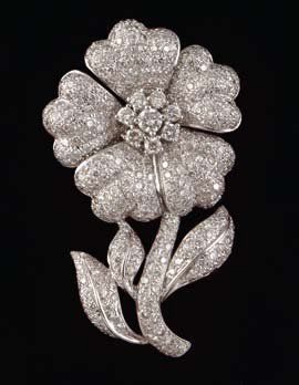 null Broche pour dame en forme de fleur, pouvant aussi être portée en pendentif,...