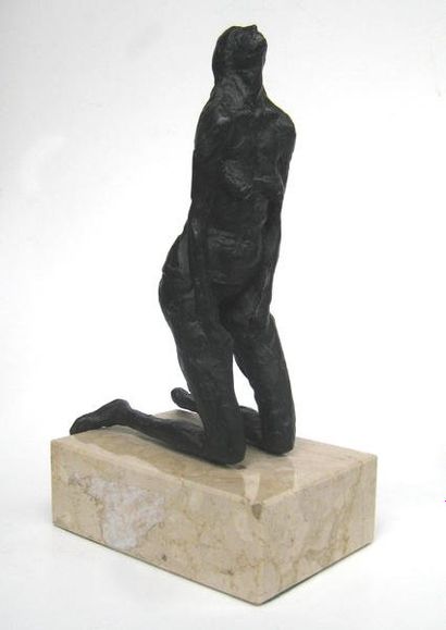 DAMASDY, Julius (1937-) L'imploration Bronze à patine sombre Signée sur le côté:...