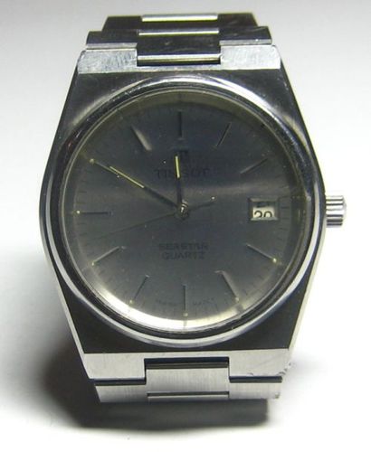 TISSOT Montre-bracelet, date à guichet. Diamètre: 3,3cm-1,3'' Wrist watch, inside...