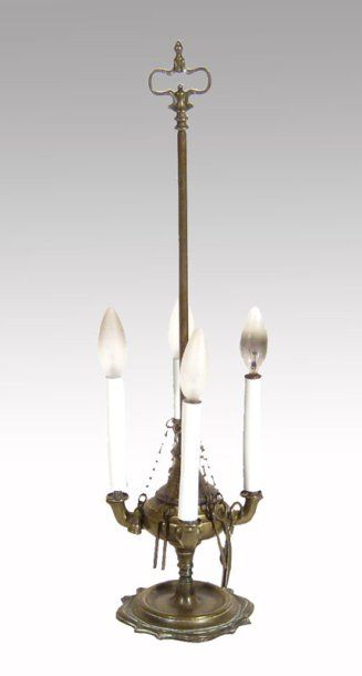 null Lampe bouillote de style Louis XV en bronze. H : 61 cm-24''