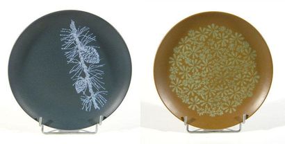 null "Palm Spring" et "Pine" 2 assiettes décoratives, design par Dorothy L. Fhorgz...
