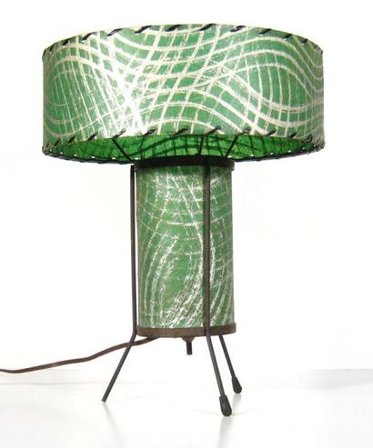 null Lampe en fibre de verre vert aux motifs argent. Circa 1950 Green and silver...