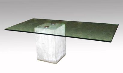null Table de salle à manger design, le plateau en verre tient sur une base en ciment....