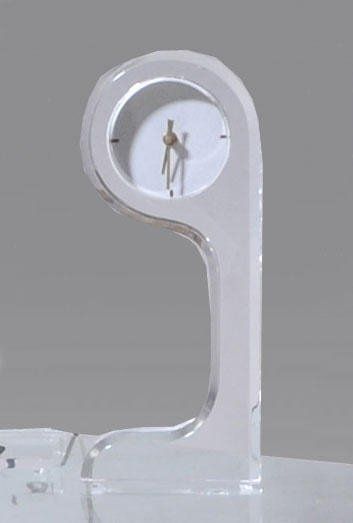 null Horloge de table en acrylique. Circa 1970. Acrylic table clock. Circa 1970 43x18cm...