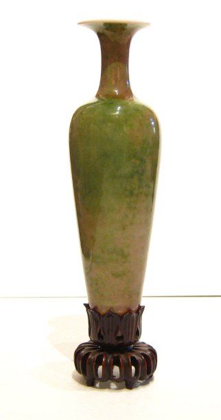 null Vase en porcelaine peau de pêche. Marque au cul. Chine, XIXème. H : 18cm-7''...