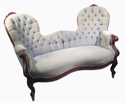 null « Loveseat » en acajou d'époque victorienne, dossier surmontés de moulures à...