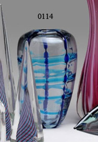 null Vase en verre soufflé transparent de MURANO à décor de lignes bleues et turquoises....