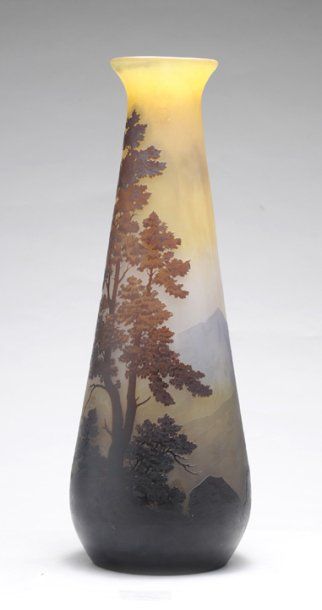 null GALLÉ, Émile (1846-1904) Important vase à panse tronconique en verre multicouche...