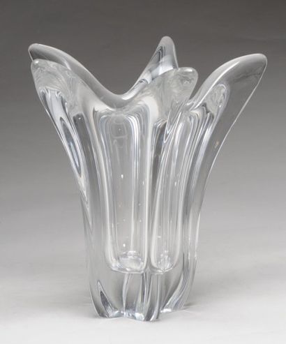 DAUM France Vase en verre transparent, circa 1950. Transparent glass vase, circa...