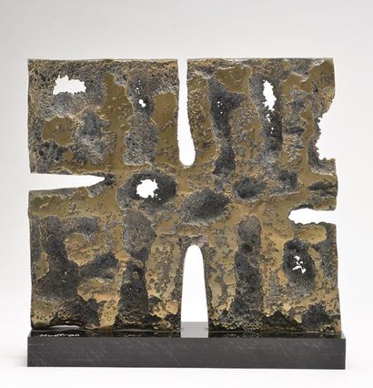 HUET, Jacques (1932-) HUET, Jacques (1932-) Sans titre Bas relief en métal Signé...