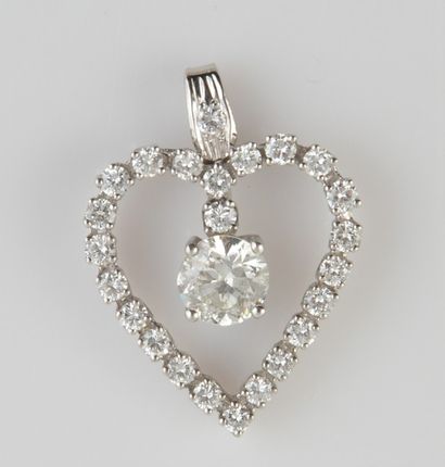 OR 14K ET DIAMANTS Pendentif en or blanc 14K fini rhodium serti d'un diamant central...