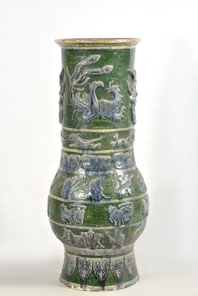 null Vase en céramique à patine céladon et glaçure dans le gout de la Dynastie Tang...