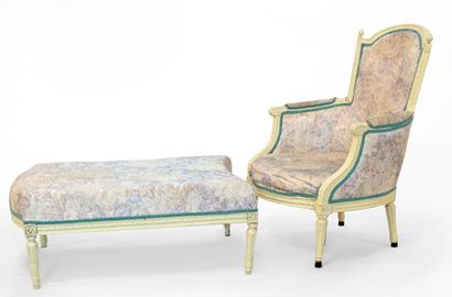 Epoque Louis XVI Duchesse brisée d'époque Louis XVI composée d’un fauteuil et d'un...