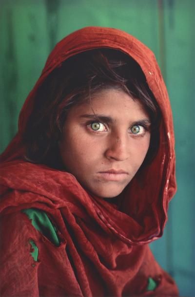 MCCURRY, Steve (1950-) MCCURRY, Steve (1950-)

Afghan Girl, Sharbat Gula, Peshawar,...