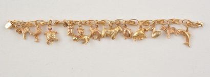 null OR 14K, 10K ET 18K *Bracelet en or jaune 14K orné de 9 breloques en or jaune...