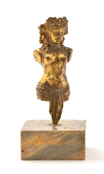 Bronze Statuette en bronze doré représentant une jeune femme à l’antique. XVIIIème...