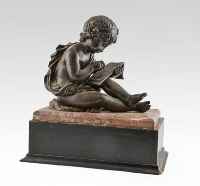 ÉCOLE EUROPÉENNE, XXe s. ÉCOLE EUROPÉENNE, XXe s. Chérubin lisant Sculpture en bronze...