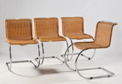 VAN DER ROHE, Mies (1886-1969), d'après Quatre chaises en rotin avec structure tubulaire...