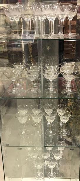 null Service de verres en cristal de Bohème comprenant 12 coupes à champagne, 12...