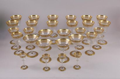 null SAINT LOUIS, service de verres, modèle Thistle, en cristal gravé et perles dorées...