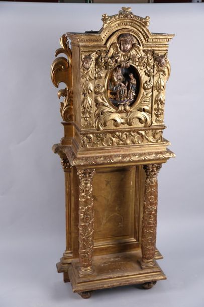 null * Tabernacle en bois sculpté et doré en partie XVIIIe. 160 x 67.5 x 29 cm