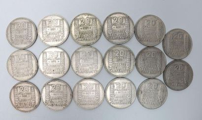 null Dix-sept pièces de 20 francs Turin, 1929, 1933 (x15), 1934 - 340 g 