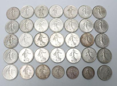 null Trente-cinq pièces en argent : 28 pièces de 5 francs XIXème ( de 1960 à 1967),...