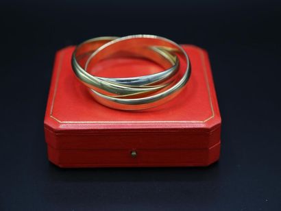 null CARTIER, Bracelet Trinity formé de trois joncs larges entrelacés en trois tons...