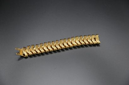 null Bracelet en or jaune 750 millièmes à maillons stylisés - 68.18 g / L. 19 cm...