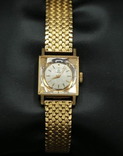 null * OMEGA, montre bracelet de femme en or jaune 750 millièmes boitier carré, cadran...