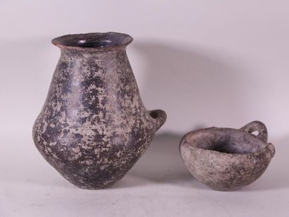 null Vase et bol en terre cuite - H. Vase 31,5 cm - H. Bol 11,5 cm (accidents et...