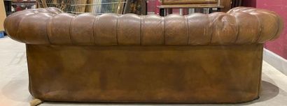 null Canapé Chesterfield en cuir marron - en l'état - 74 x 230 x 100 cm - sur ro...