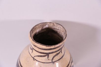 null Vase en céramique à décor géométrique noir H. 36 cm