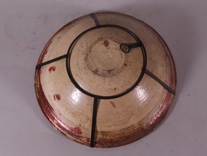 null Plat creux en céramique hispano mauresque (manques à l'émail) Diamètre 40 c...
