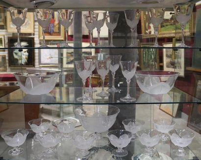 null JG DURAND, service de verres en cristal modèle Florence de 27 pièces, comprenant...