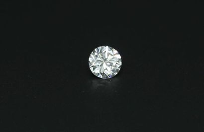 null Bague en or gris et platine ornée d'un diamant taille brillant de 2.08 carats...