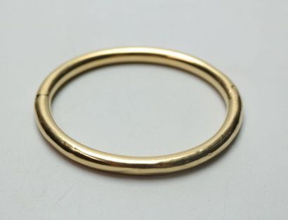 null Bracelet jonc ouvrant en or jaune, 17.5 g / L. intérieur 6 cm (chocs)