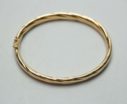 null Bracelet jonc ouvrant en or jaune légèrement torsadé, 16.6 g / L. intérieur...