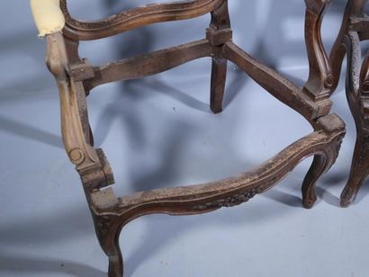 null Paire de châssis fauteuils Louis XV en bois naturel sculpté
91 x 64 x 54 cm
Accidents...