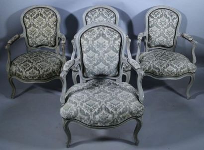 null Suite de quatre fauteuils en bois laqué gris de style Louis XV, garniture de...