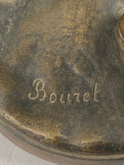 null BOURET Eutrope (1833-1906) Diane Chasseresse 
sujet en bronze, signé 
H. 46...