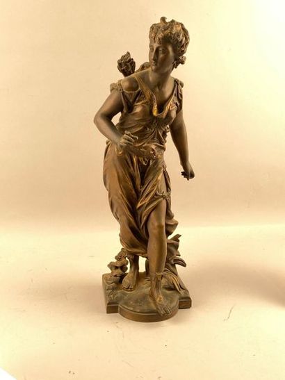 null BOURET Eutrope (1833-1906) Diane Chasseresse 
sujet en bronze, signé 
H. 46...