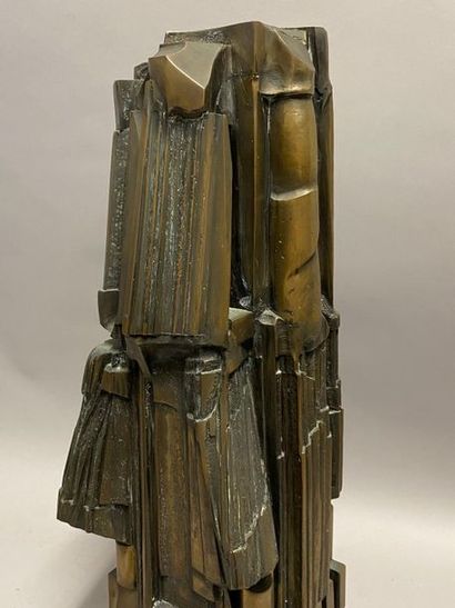 null KNEZ Radivoje (1923-1992) Sans titre, sujet en bronze 
H. 51,5 cm