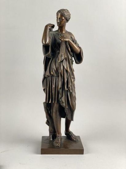 null Jeune femme habillée à l'Antique, Sujet en bronze marqué Société des Bronzes...